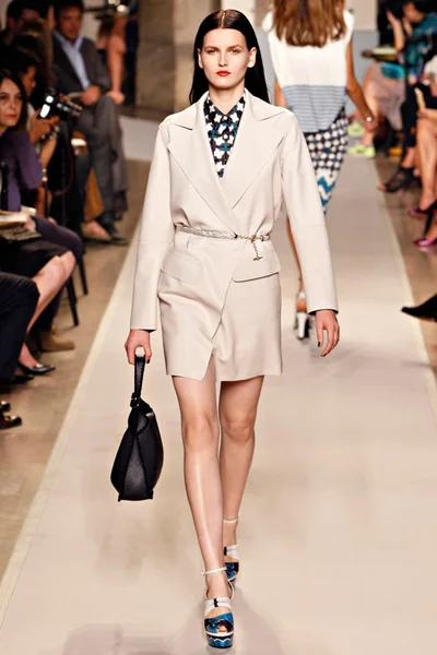 Look 3